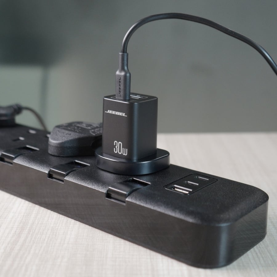 شاحن منزلي PD وUSB مع كابل من النوع C إلى النوع C بقدرة 30 وات
