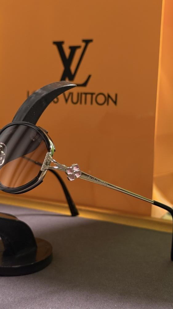 نظارة LOUIS VUITTON