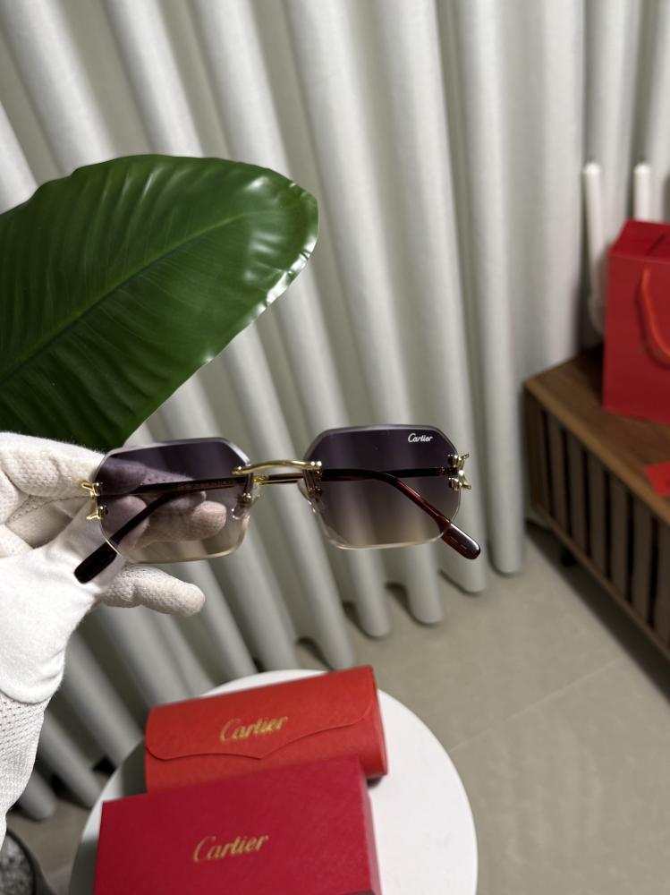 نظارة Cartier اطار ذهبي - عدسة مدرج