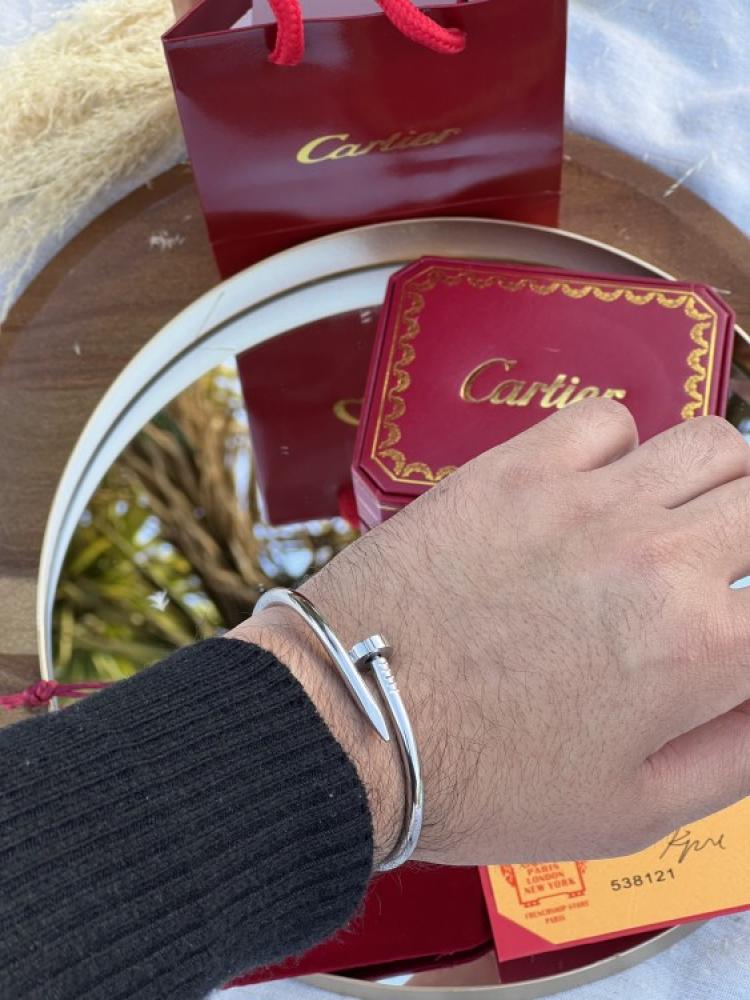 إسوارة Cartier المسمار الماسية - فضي