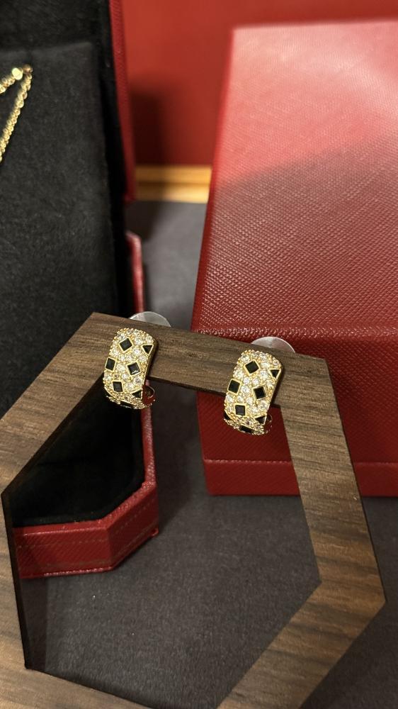 سلسال مع حلق Cartier معدن ذهبي