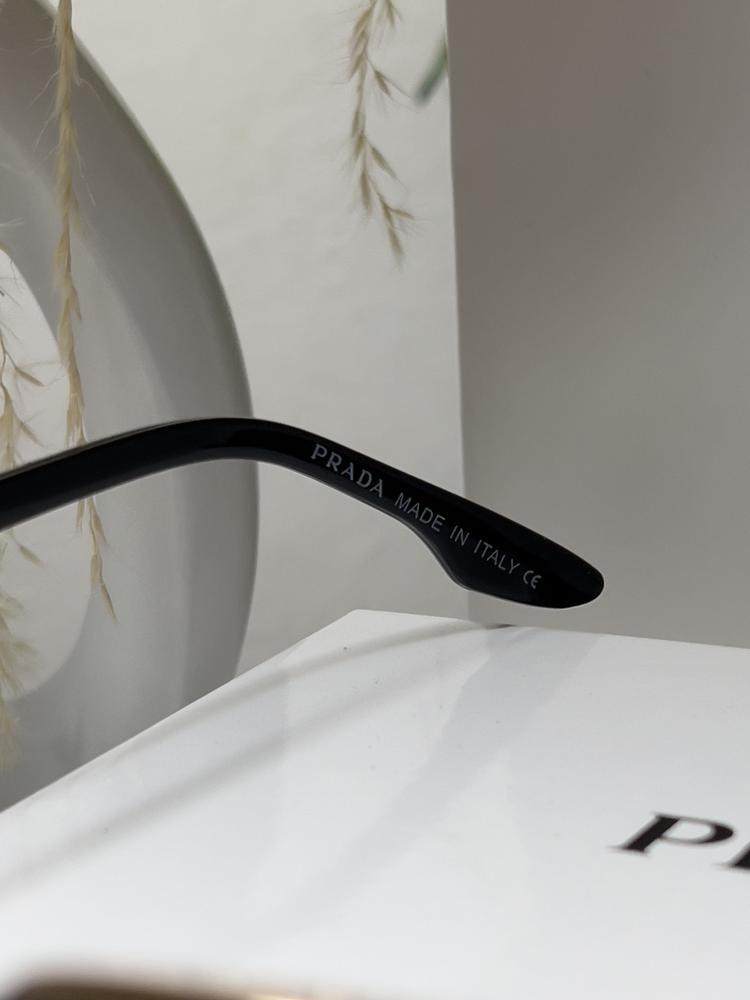 نظارة PRADA أطار ذهبي