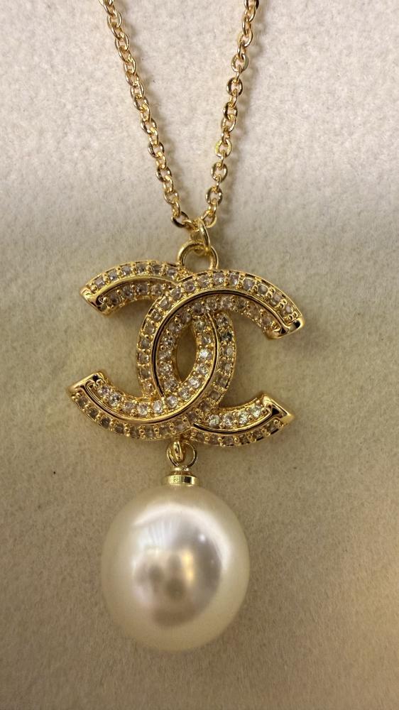 سلسال CHANEL ( فضي - ذهبي ) بلؤلؤ