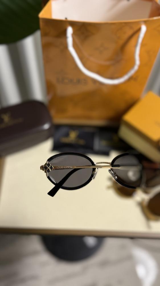 نظارة LOUIS VUITTON