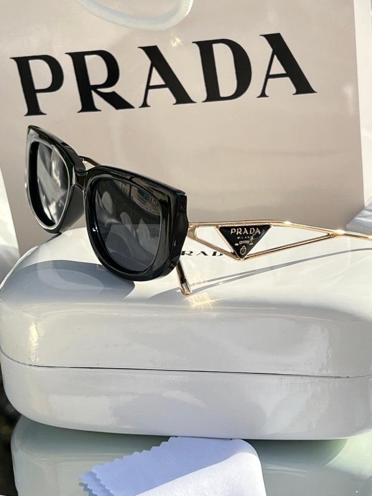 نظارة PRADA المشهورة أطار ذهبي