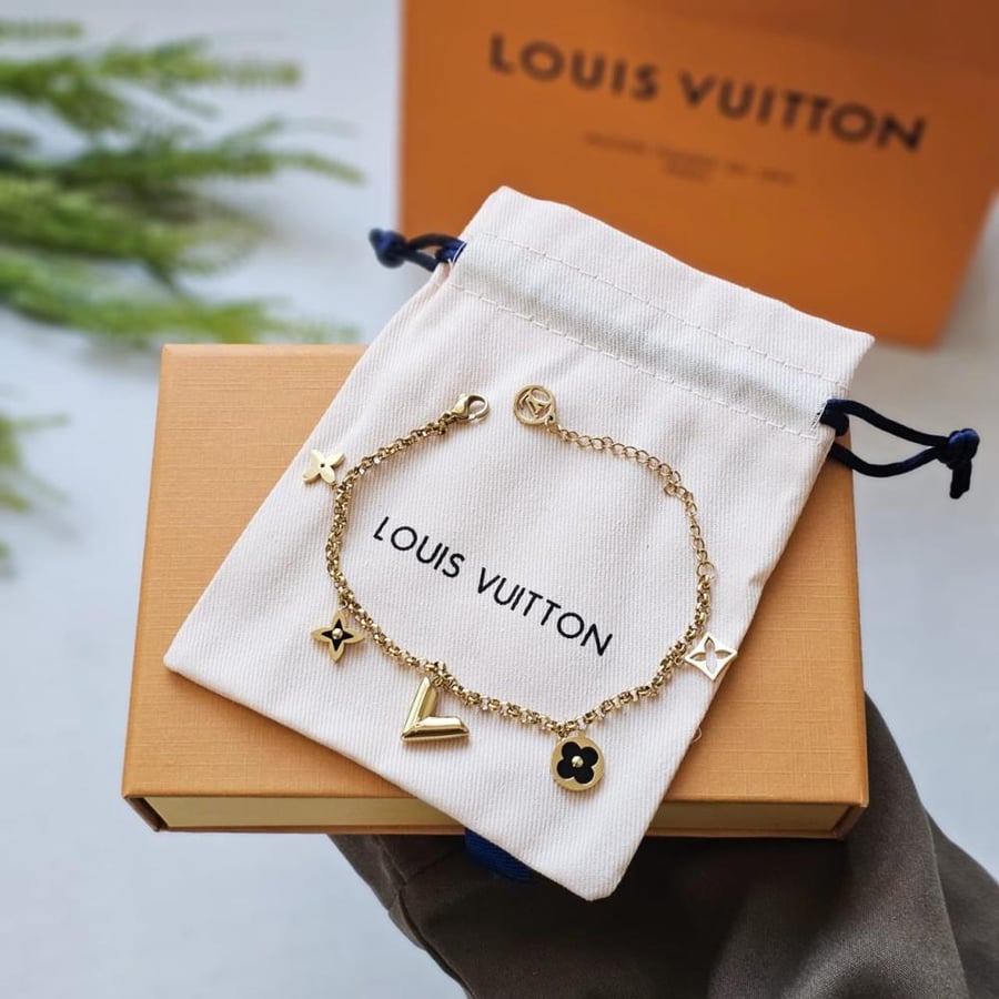 إسوارة LOUIS VUITTON إسوارة LOUIS VUITTON معدن ذهبي
