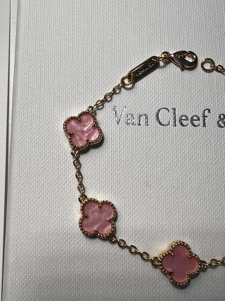 إسوارة Van Cleef & Arpels - اسوارة van cleef وردي مموج