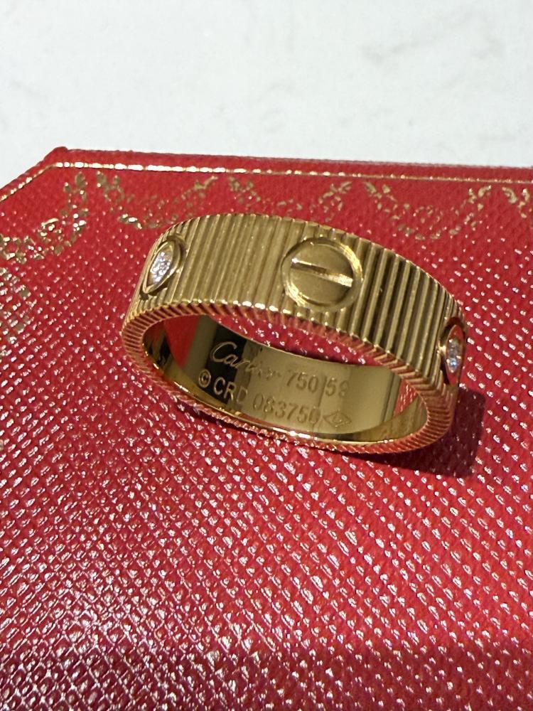 خاتم Cartier ذهبي بفصوص