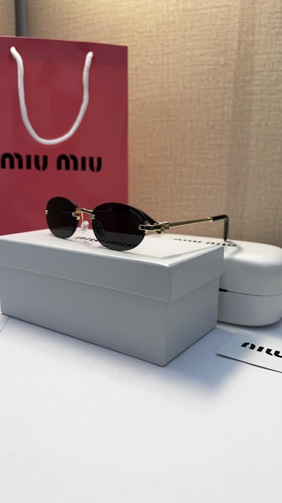 نظارة miu miu أطار ذهبي عدسة أسود