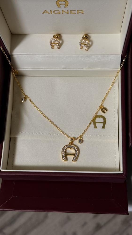 سلسال مع حلق AIGNER معدن ذهبي