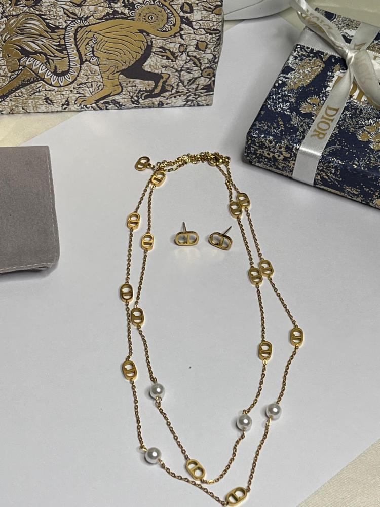 سلسال Dior معدن ذهبي
