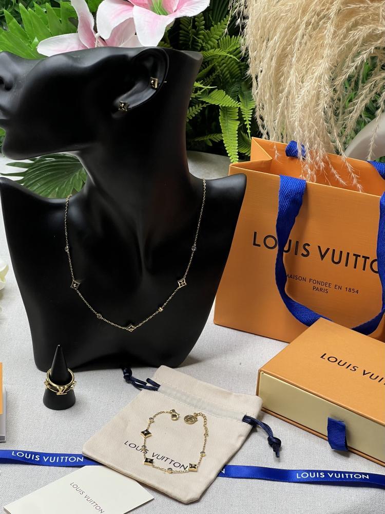 طقم إكسسوارات LOUIS VUITTON طقم إكسسوارات LOUIS VUITTON طقم لويس فيتون