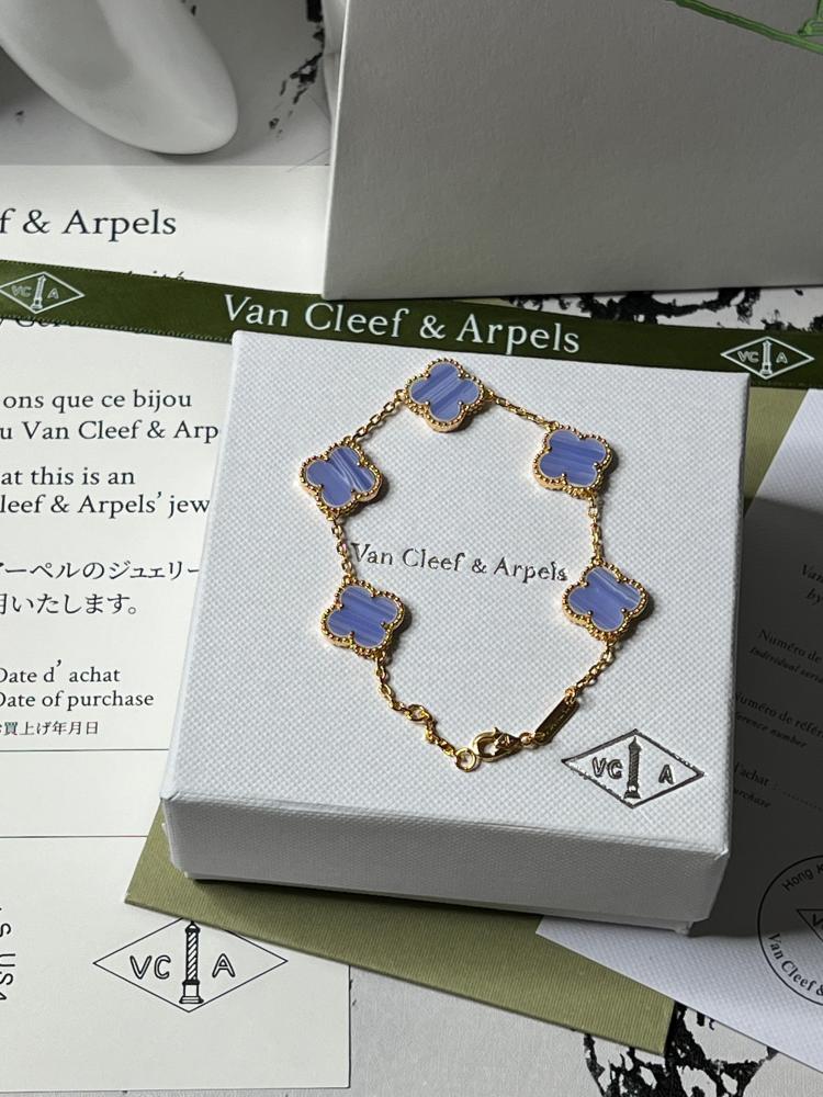 إسوارة Van cleef ذهبي -فيروزي مميز