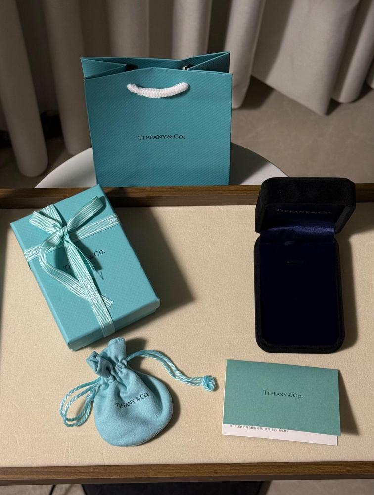 سلسال TIFFANY&Co - سلسال Tiffany معدن ذهبي