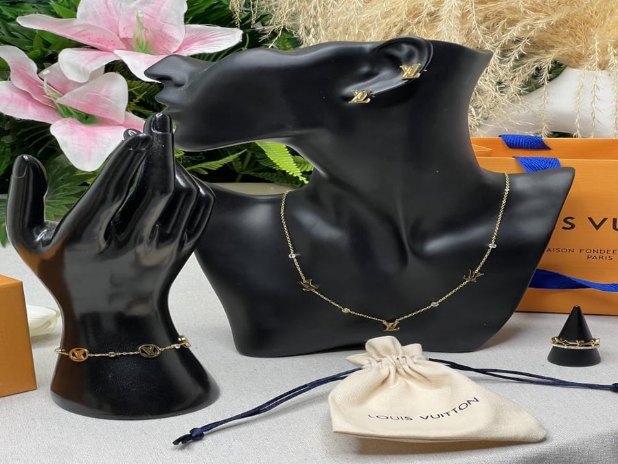 طقم إكسسوارات LOUIS VUITTON - طقم لويس فيتون