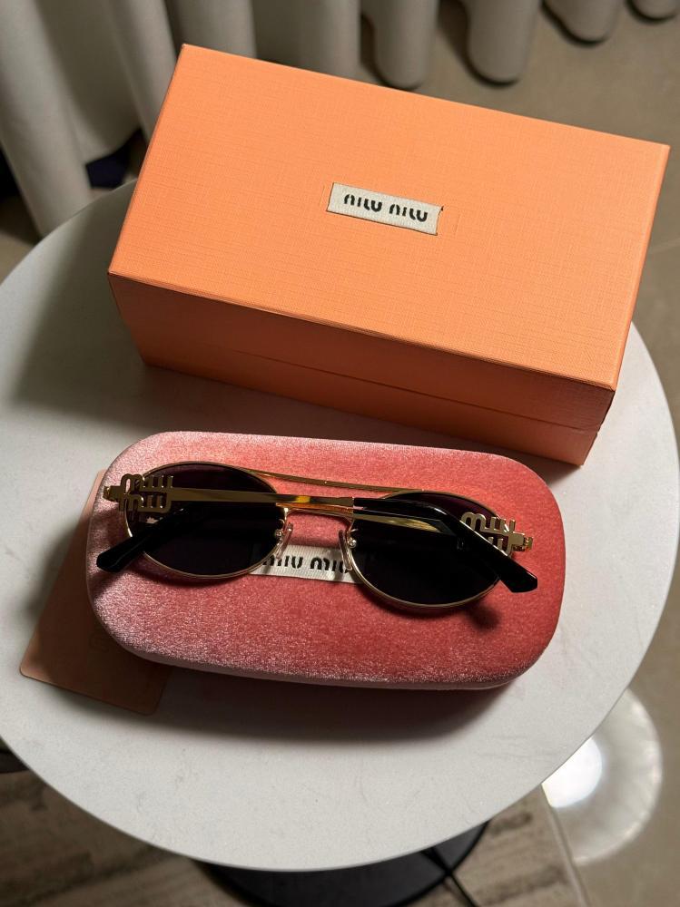 نظارة miu miu - ملون