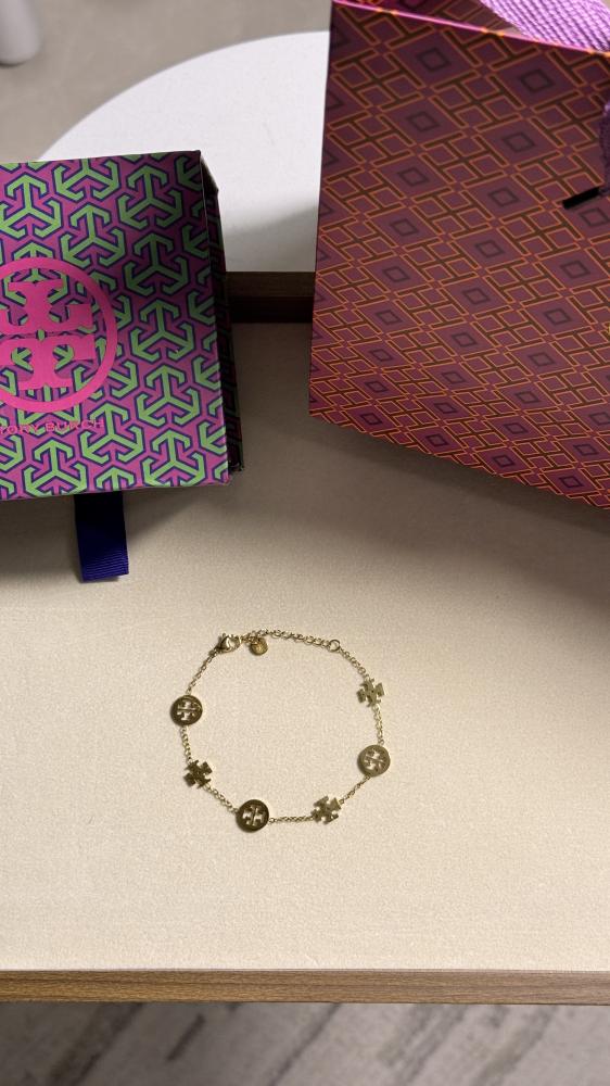 إسوارة TORY BURCH معدن ذهبي بفصوص