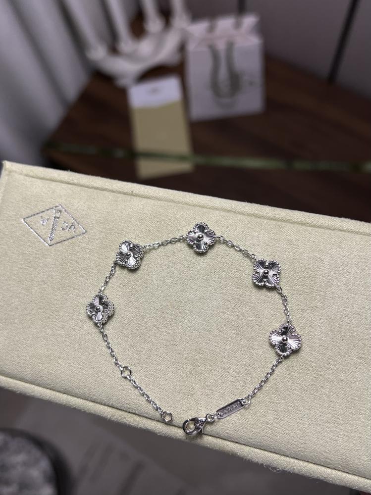 إسوارة Van Cleef & Arpels - إسوارة Van cleef فضي - صغير