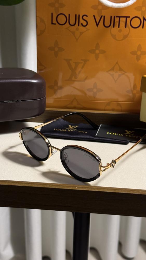 نظارة LOUIS VUITTON