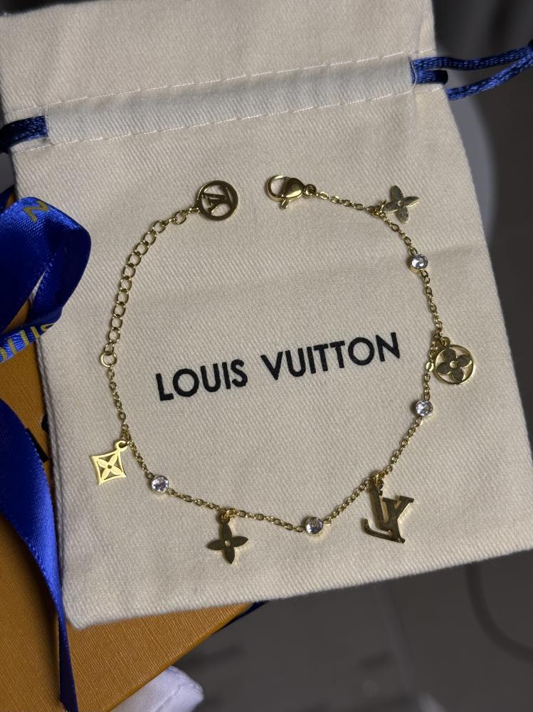 اسوارة LOUIS VUITTON ذهبي