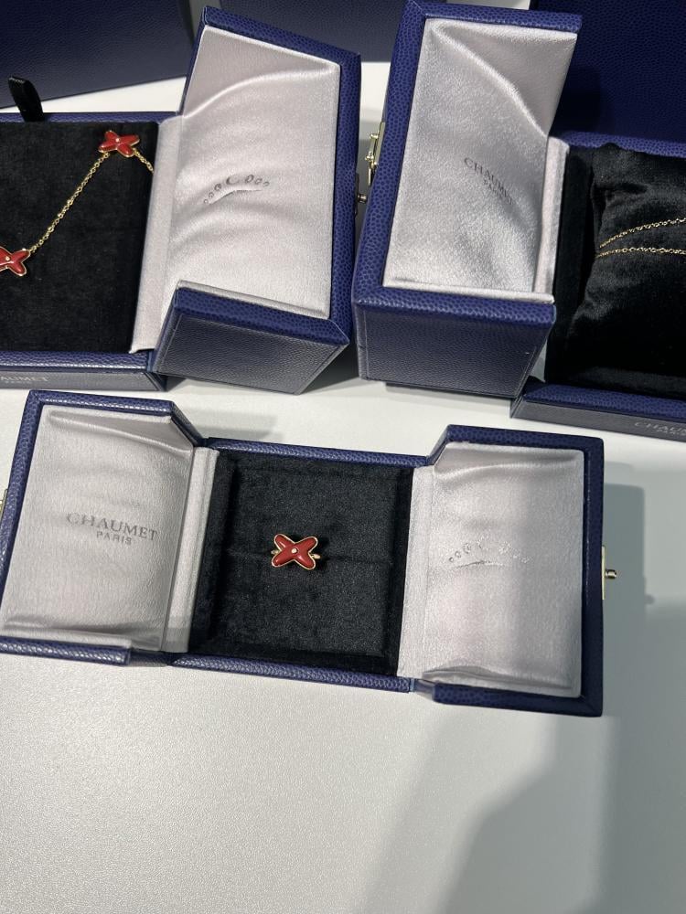 طقم إكسسوارات CHAUMET - طقم شوميه أحمر