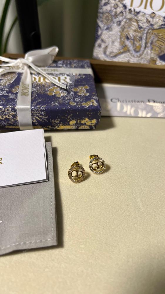 سلسال Dior معدن ذهبي - فضي