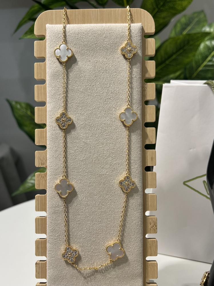 طقم إكسسوارات Van Cleef & Arpels - طقم van cleef ذهبي