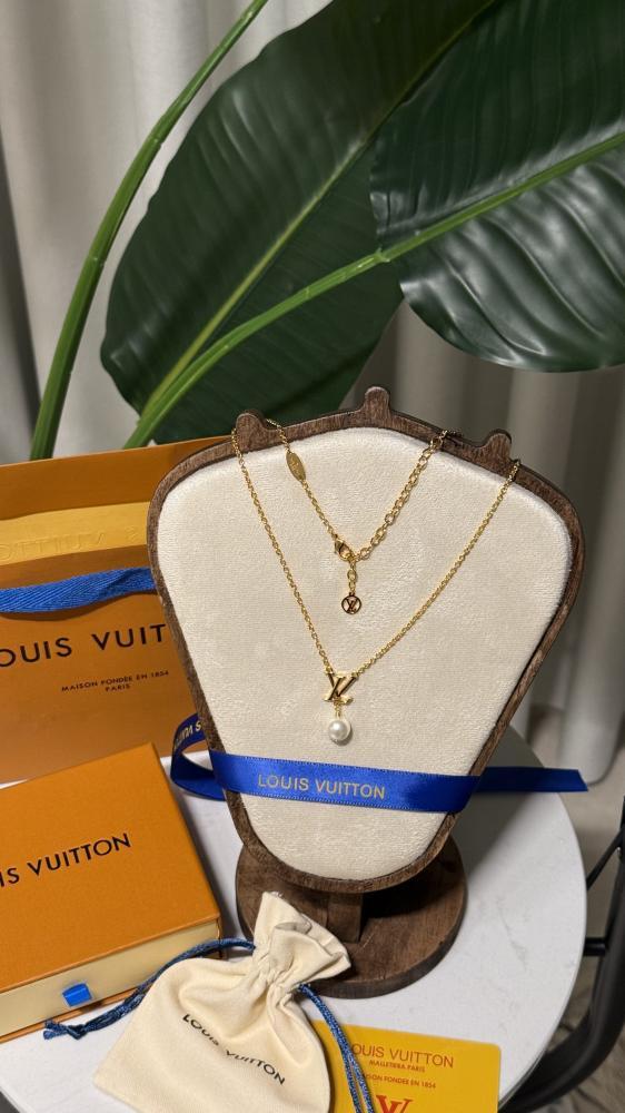 سلسال LOUIS VUITTON ذهبي