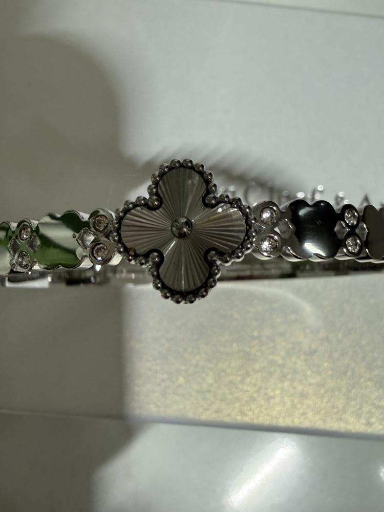 اسوارة Van Cleef & Arpels فضي