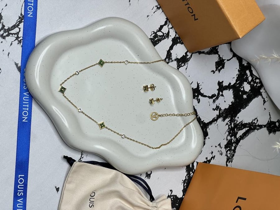 سلسال LOUIS VUITTON ذهبي أخضر