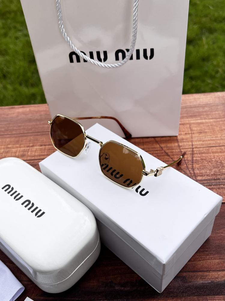 نظارة MIU MIU نظارة miu miu أطار ذهبي طرف تايقر عدسة بني