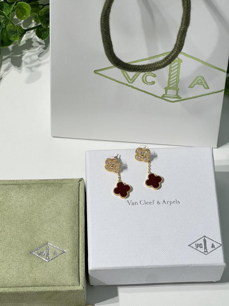 حلق Van Cleef & Arpels - حلق Van cleef عودي