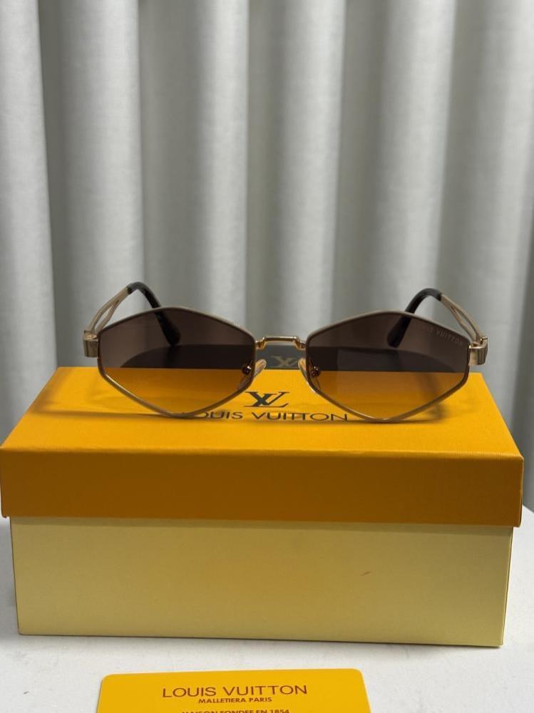 نظارة LOUIS VUITTON- اطار ذهبي - عدسه بني