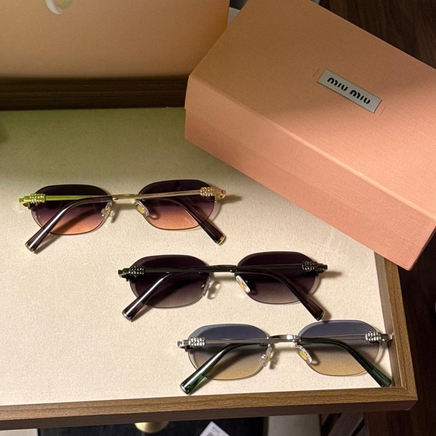 نظارة miu miu ملون