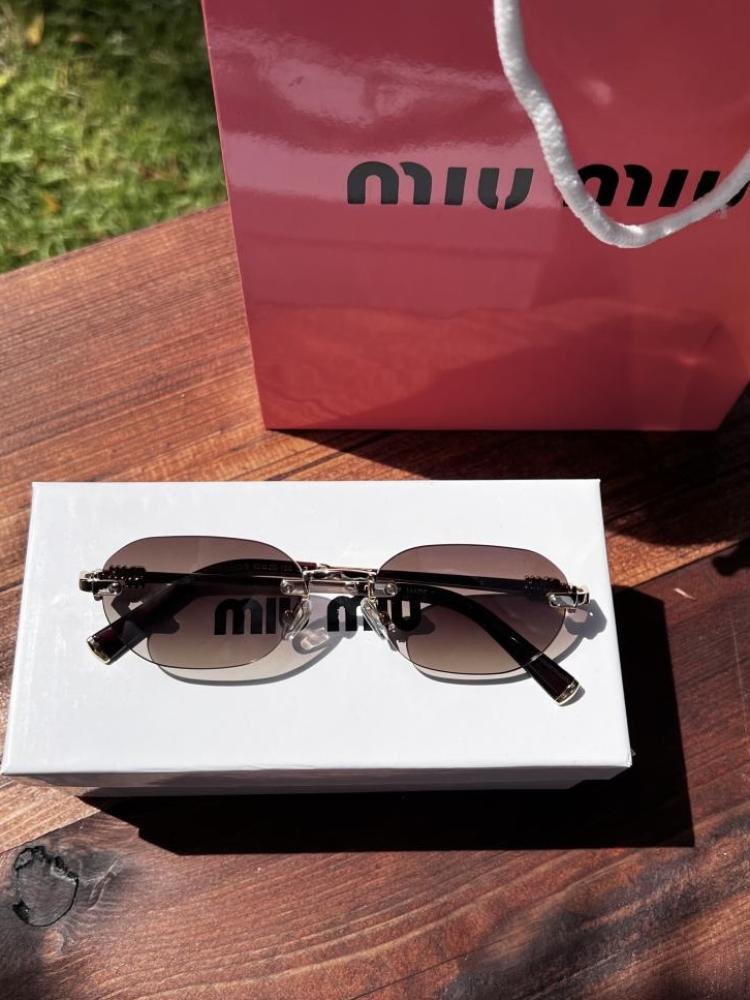 نظارة miu miu إطار ذهبي - عدسة بني مدرج