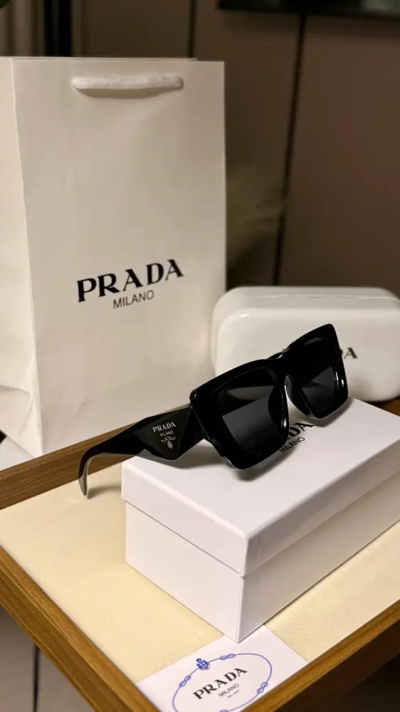 نظارة PRADA المشهورة