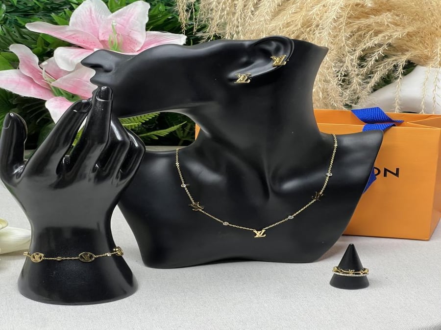 طقم إكسسوارات LOUIS VUITTON - طقم لويس فيتون