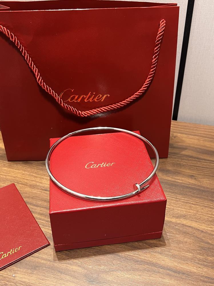 سلسال Cartier عقد جوست آن كلو Cartier فضي