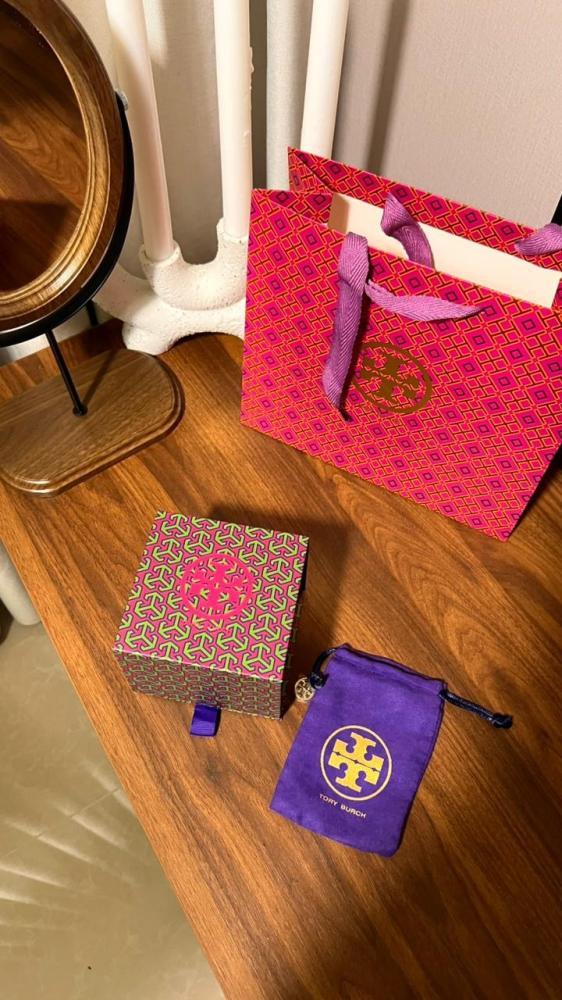 إسوارة TORY BURCH معدن فضي بفصوص