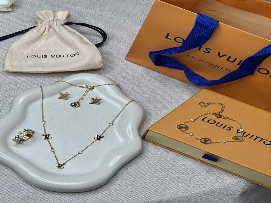 طقم إكسسوارات LOUIS VUITTON - طقم لويس فيتون