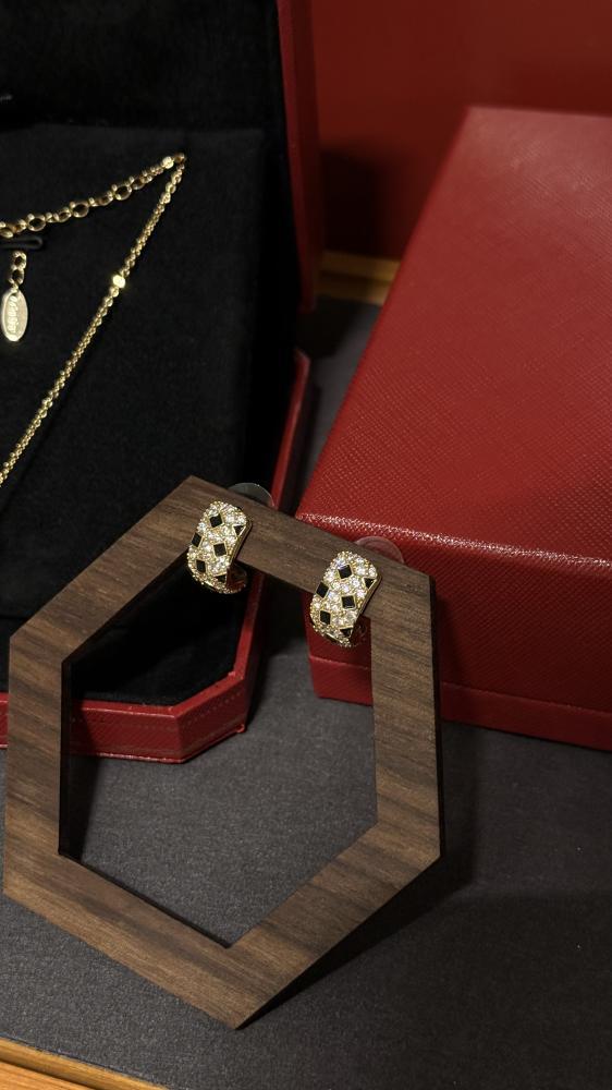 سلسال مع حلق Cartier معدن ذهبي