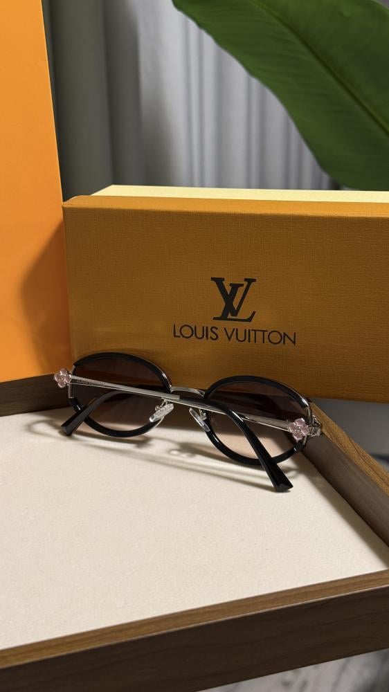 نظارة LOUIS VUITTON نظارة LOUIS VUITTON