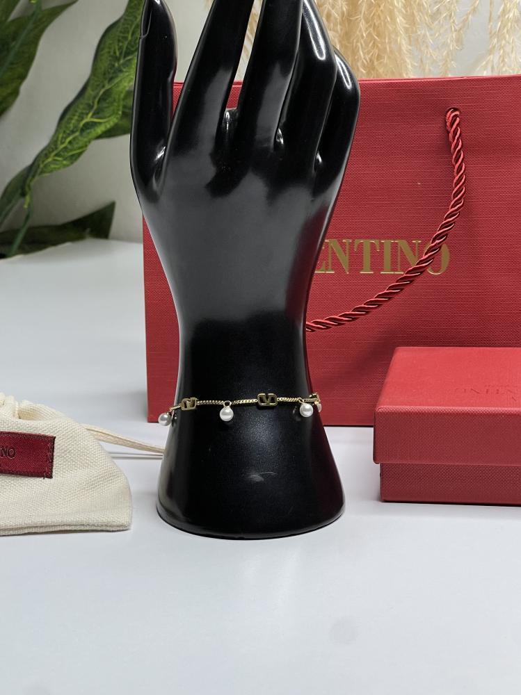 اسوارة ذهبيVALENTINO