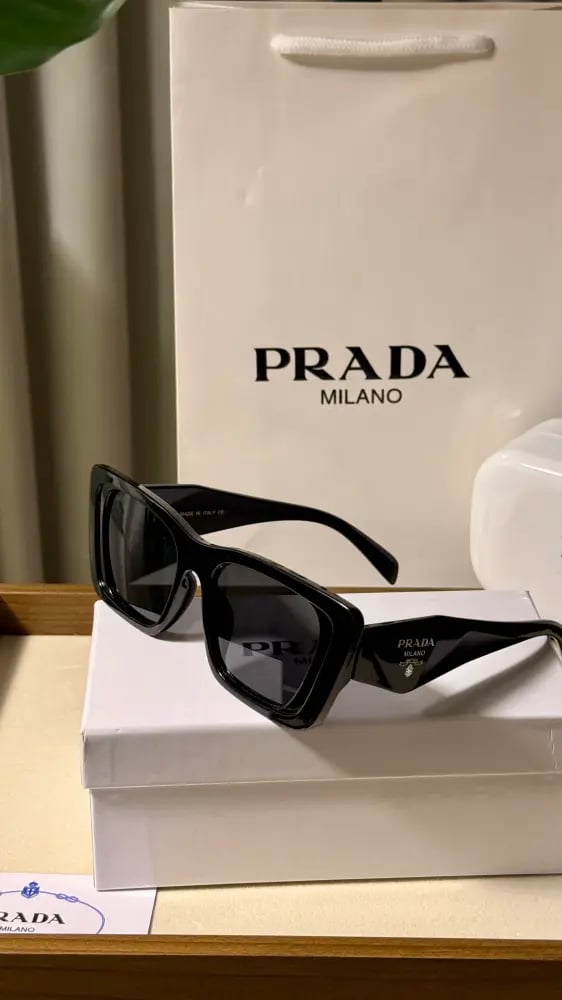 نظارة PRADA المشهورة