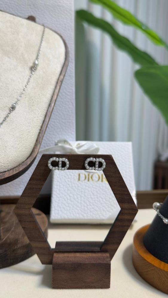 طقم إكسسوارات Dior طقم DIOR فضي 4 قطع حسب الاختيار