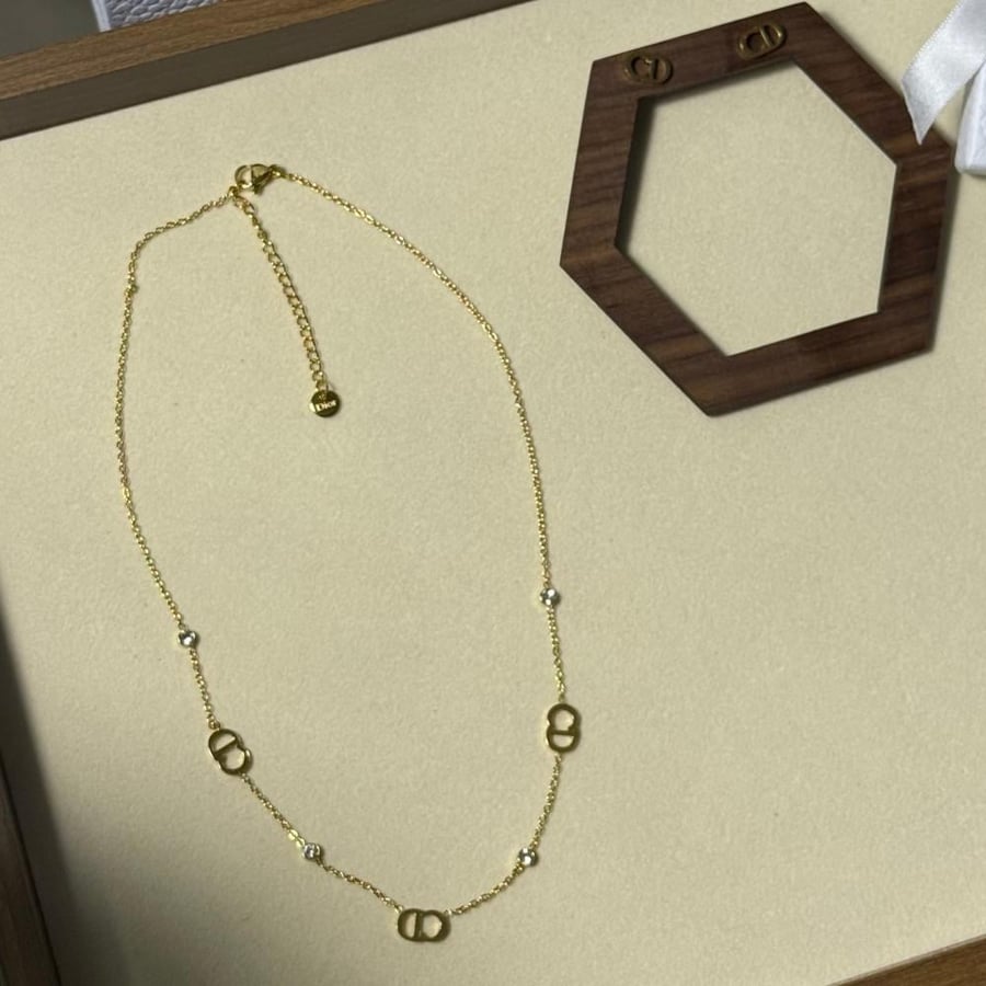 سلسال + حلق Dior معدن ذهبي