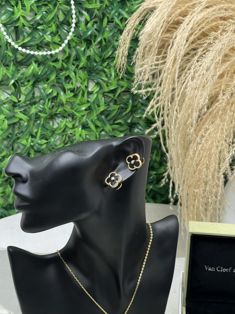 طقم van cleef  ذهبي - اسود