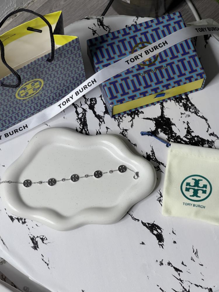 إسوارة TORY BURCH معدن فضي بفصوص