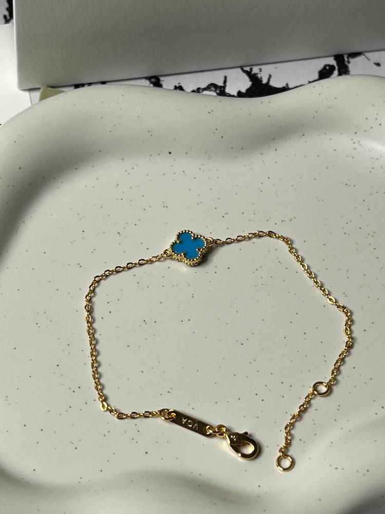 إسوارة Van cleef ذهبي -صدفي
