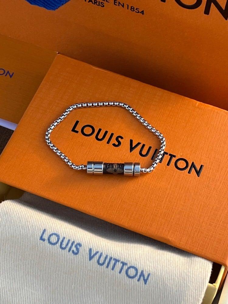 إسوارة LOUIS VUITTON جلد ومعدن فضي